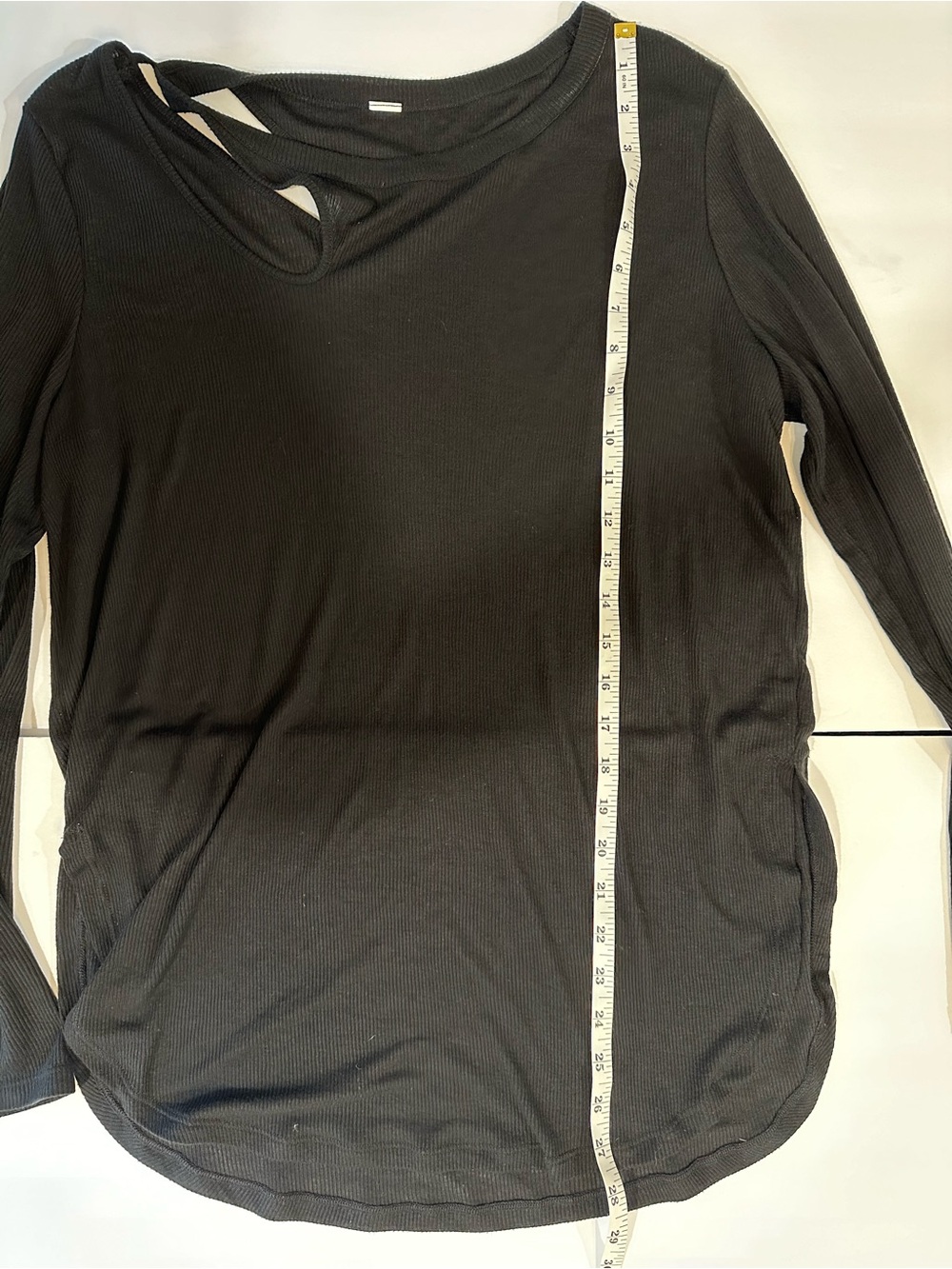 Alo Yoga Black Ribbed Long Sleeve Cutout Top Size Tag Missing L/XL - Picture 6 of 9